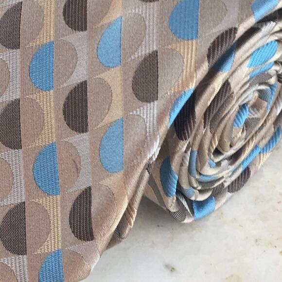 BCBG ATTITUDE SILK TIE ( EXTRA-LONG) - Picture 11 of 11